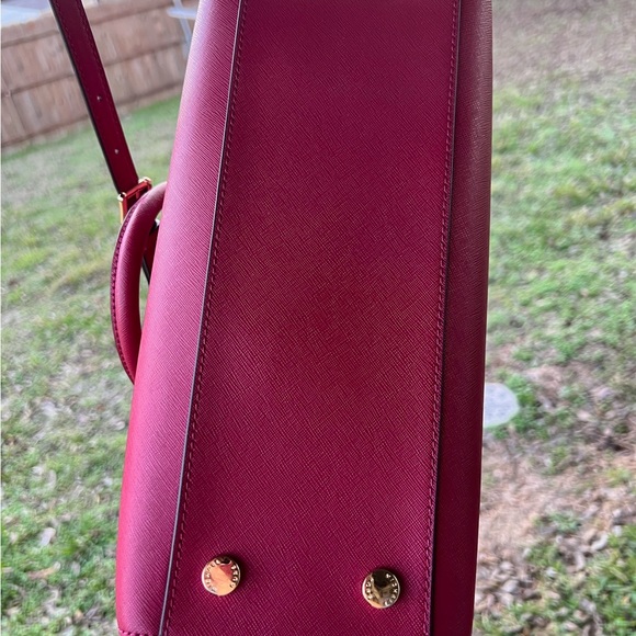 Cute Michael Kors bag in a raspberry color - Picture 4 of 16